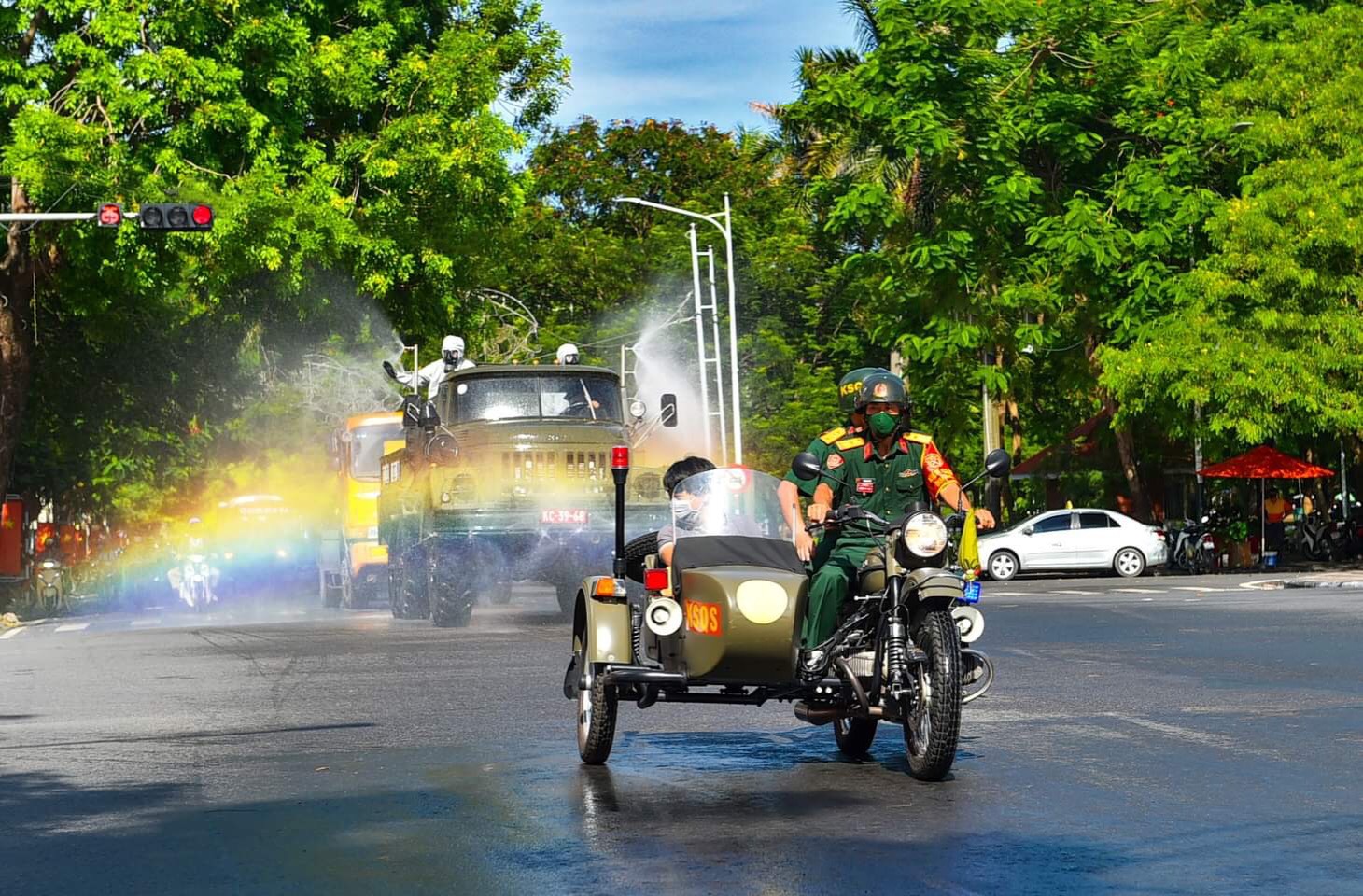 Phun khử trùng các tuyến đường chính trên địa bàn thành phố từ ngày 11.8